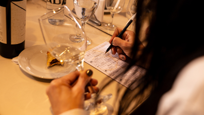 Learn how to taste wines in Buenos Aires while you spend an incredible evening with your partner or friends!