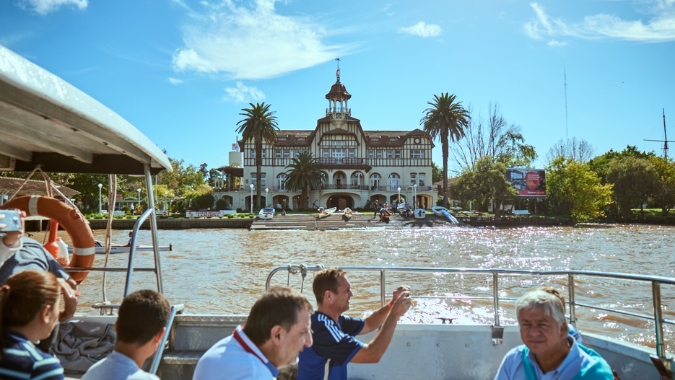 Découvrez les attractions de Tigre depuis le bateau et admirez son architecture !