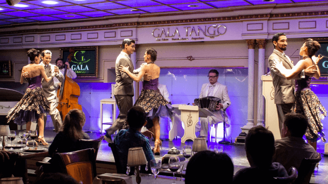 Profitez d'un spectacle de tango de Noël à Gala tango et passez une nuit inoubliable !