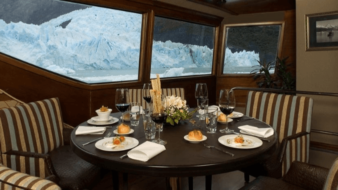 Enjoy an exclusive menu during the Glaciares Gourmet navigation!