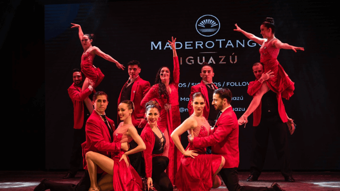 Combinez les chutes d'Iguazu avec un spectacle de tango exquis et un dîner à Puerto Iguazu !