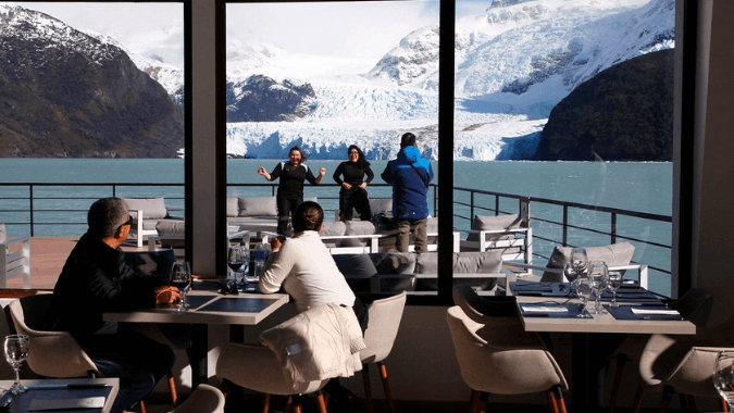 See up close the imposing glaciers of Patagonia such as Perito Moreno, Spegazzini and Upsala, includes guide, navigation and transfers!