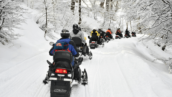 Desfrute de dirigir na neve com este passeio em Cerro Catedral, reserve agora!