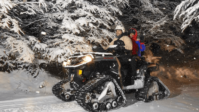 Passe uma noite sob a neve em uma motocicleta 4x4 em Bariloche!