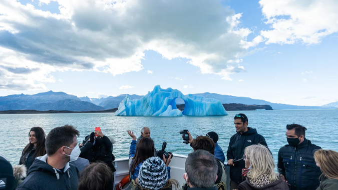 Passe um dia inesquecível navegando em frente aos glaciares da Patagônia!