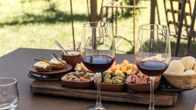 Desfrute de um requintado almoço gourmet em uma das vinícolas mais famosas de Mendoza!