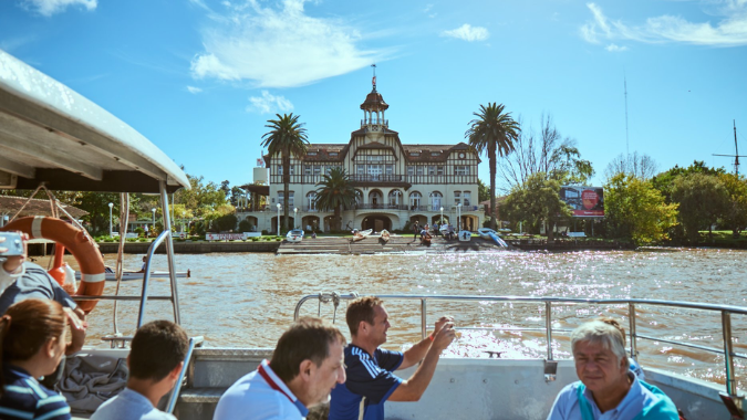 Discover the attractions of Tigre from the navigation and enjoy its architecture!