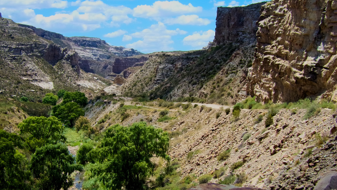 ¡Conoce otra faceta de Mendoza con este tour de un día al Cañón de Atuel, ideal para sacar las mejores fotos!